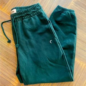 ZYIA sweats in Pine